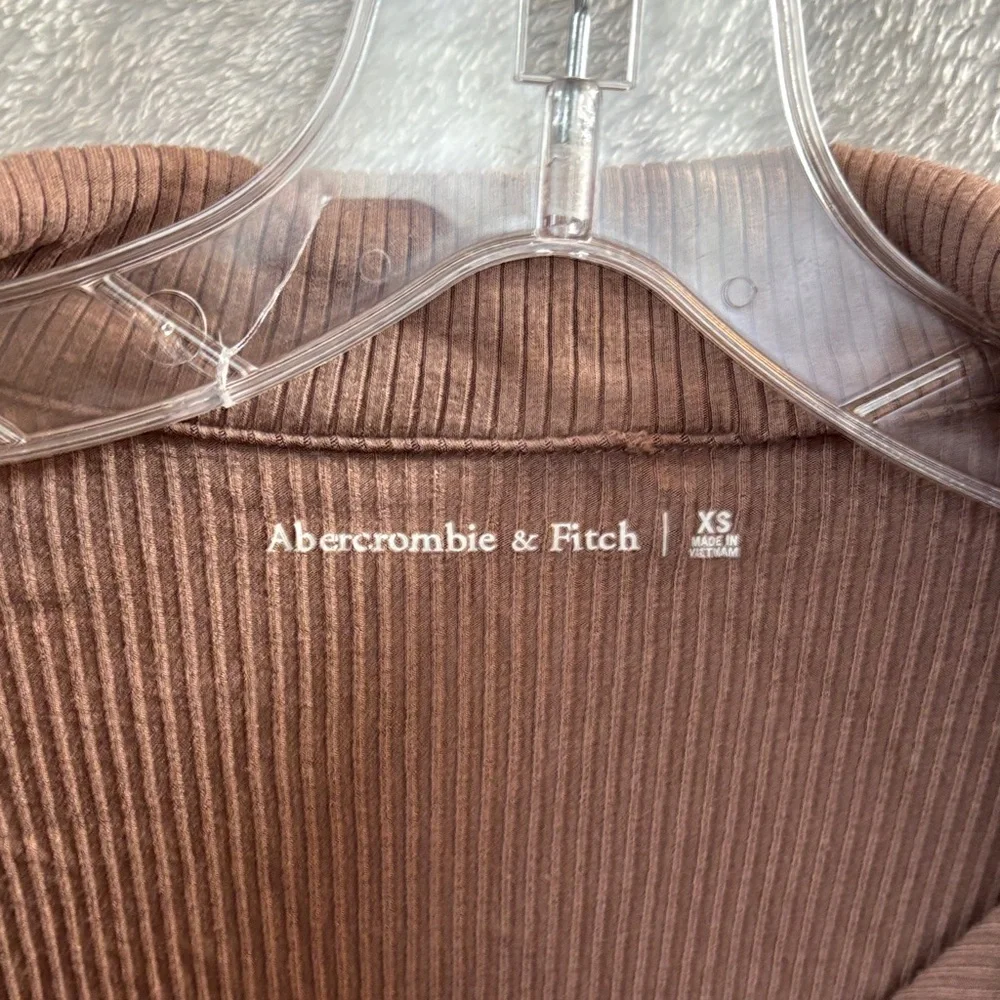 Abercrombie & Fitch Chocolate Button-Down Top - Picture 2 of 4